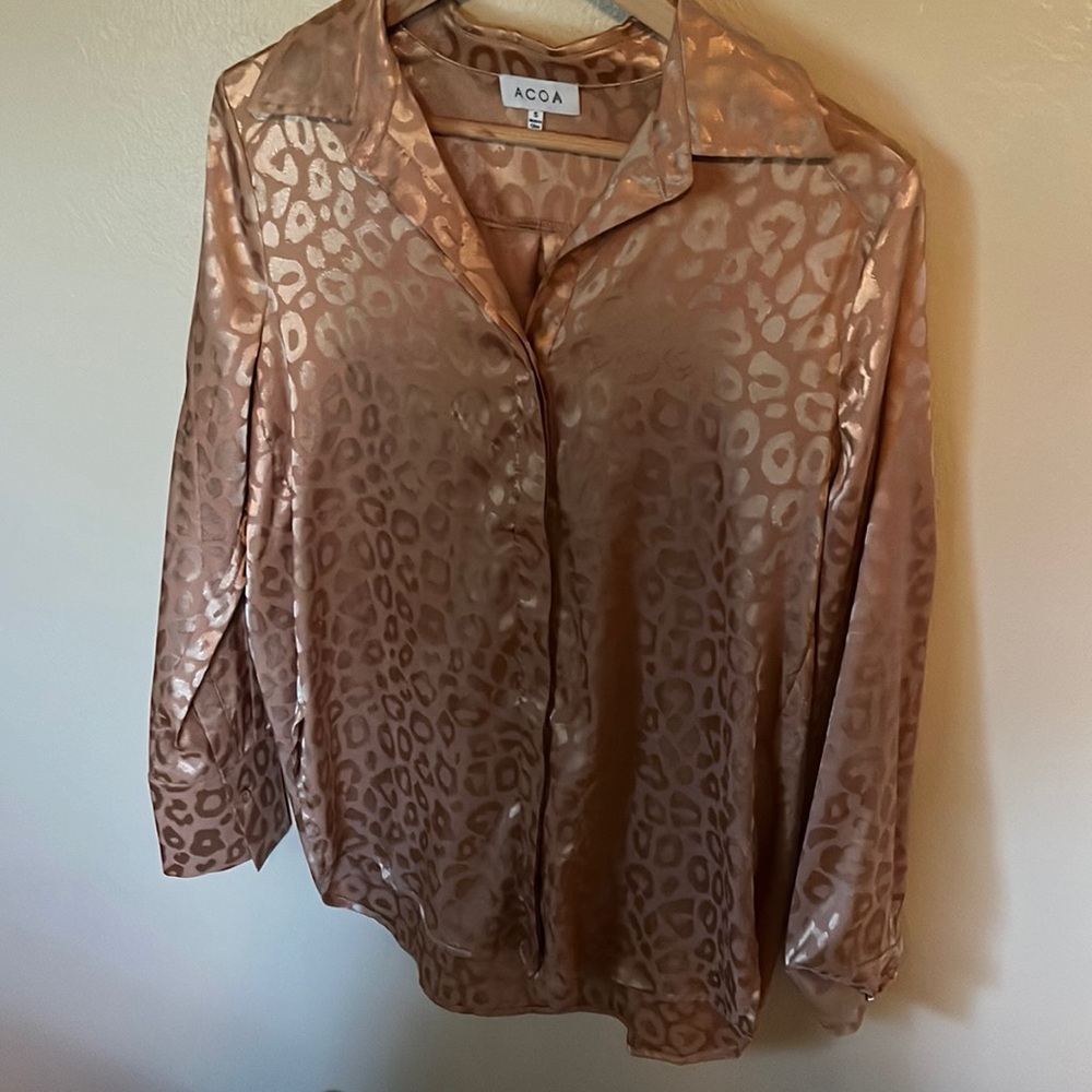 Gold shimmer leopard long sleeve